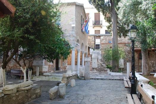 ΠΕΡΙΠΑΤΟΣ ΣΤΗΝ ΠΛΑΚΑ