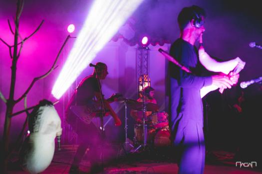 Add Image Description