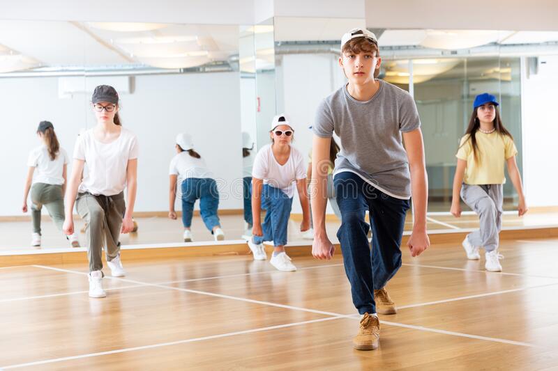 Νέο τμήμα μοντέρνου χορού (για παιδιά και εφήβους)