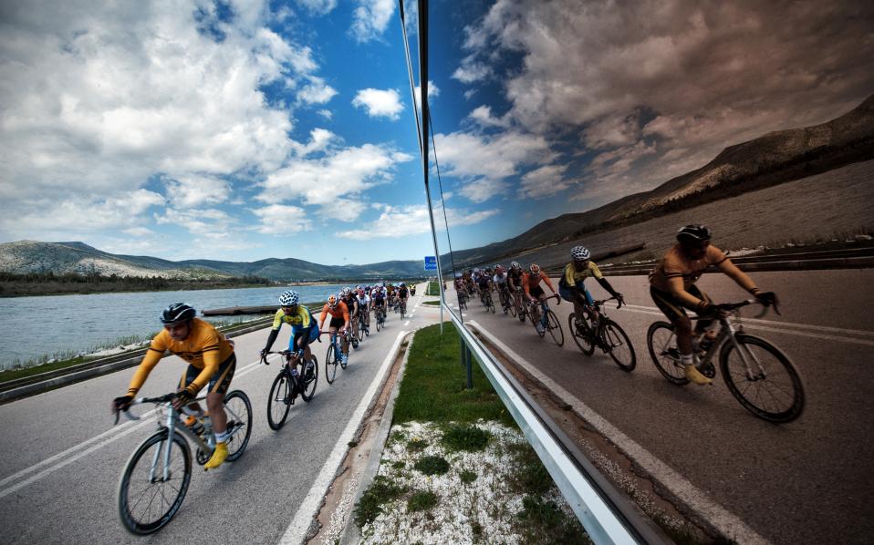 ΠΟΔΗΛΑΣΙΑ ΣΕ ΝΕΑ ΜΑΚΡΗ - ΣΧΟΙΝΙΑ